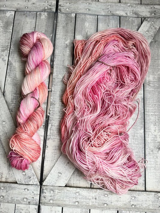 DAHLIAS Toad Hollow Yarns
