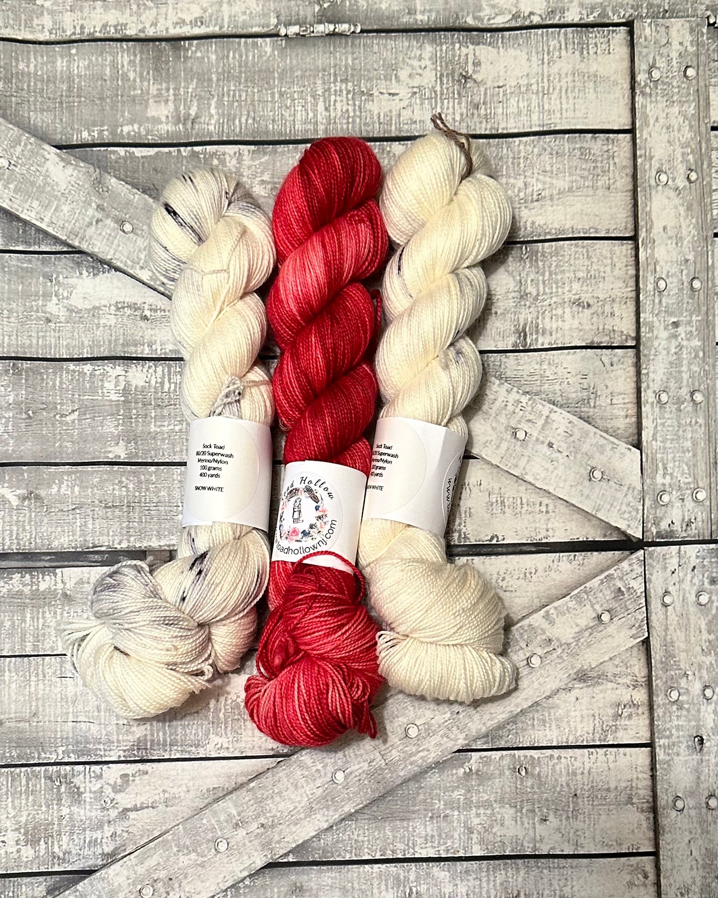 KNITFLIX AND CHILL Shawl Kit, Toad Hollow Yarns`