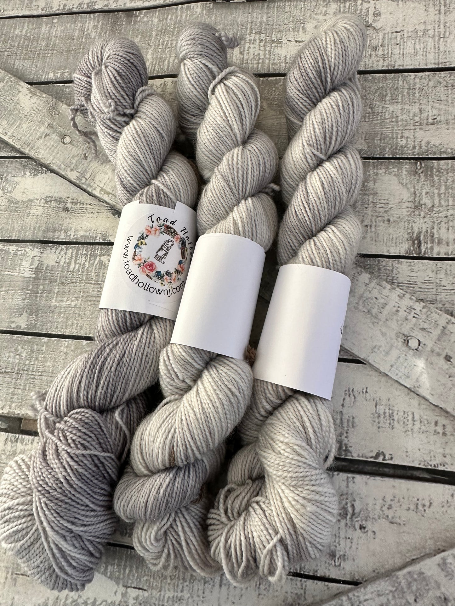 SPECTER - Gray, Hand Dyed Superwash Merino Yarn,Toad Hollow Yarns