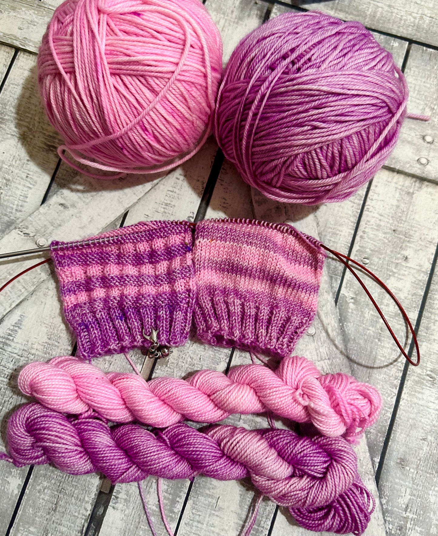 CHESHIRE CAT PUFFLE SOCKS KIT, Hand Dyed Superwash Merino Yarn,Toad Hollow Yarns (YARN ONLY, NO PATTERN)