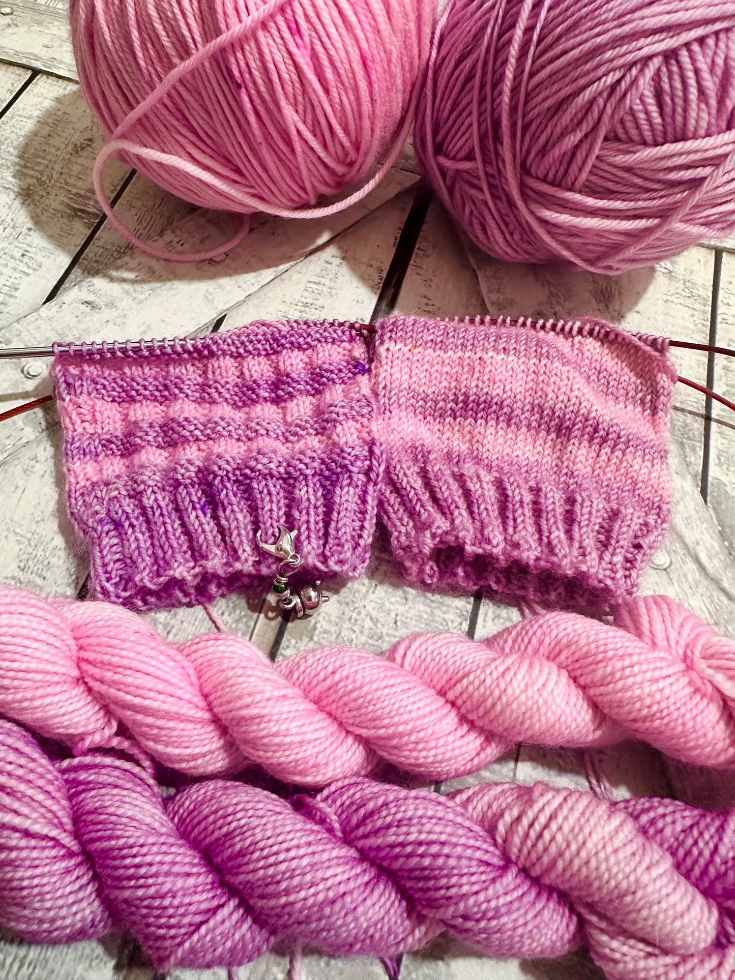 CHESHIRE CAT PUFFLE SOCKS KIT, Hand Dyed Superwash Merino Yarn,Toad Hollow Yarns (YARN ONLY, NO PATTERN)