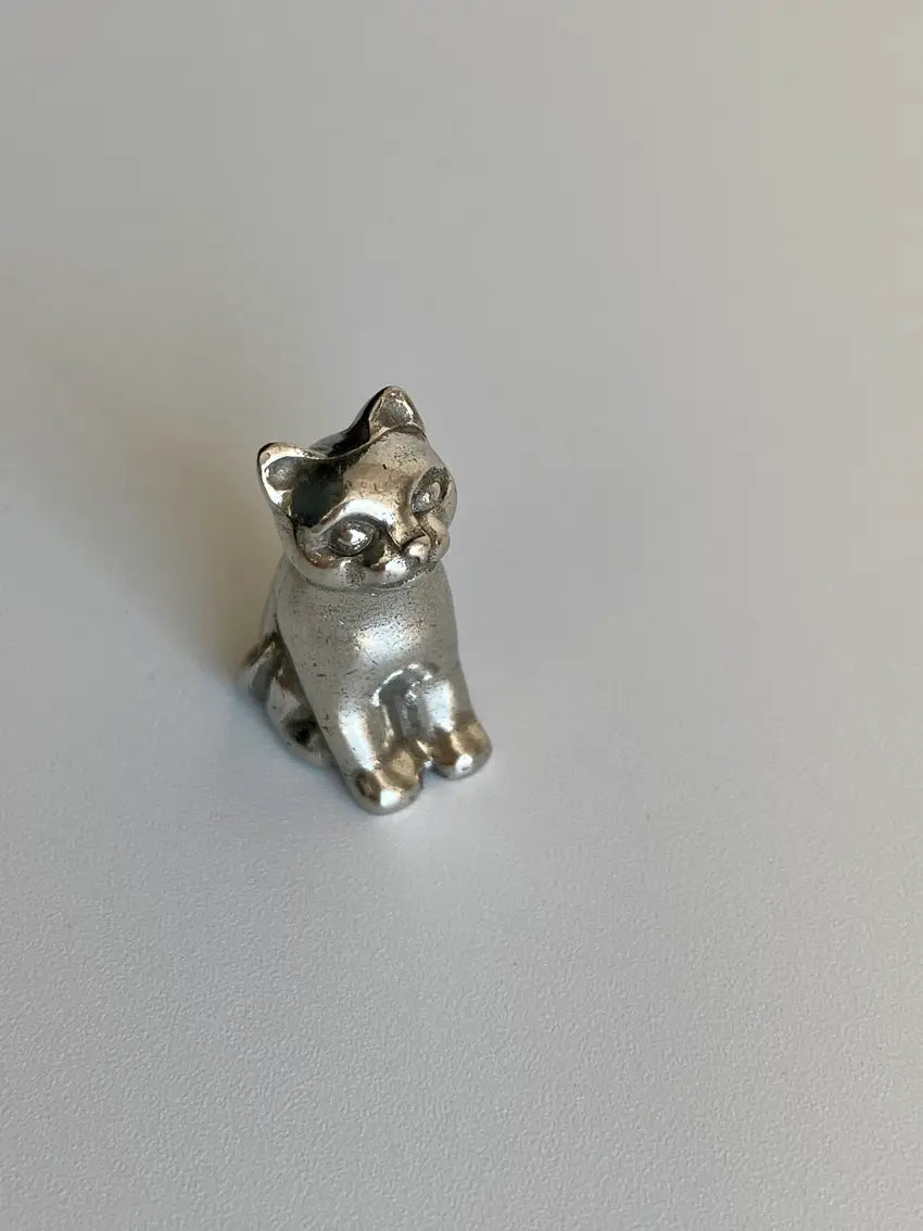 CAT NETSUKE IN SOLID PEWTER