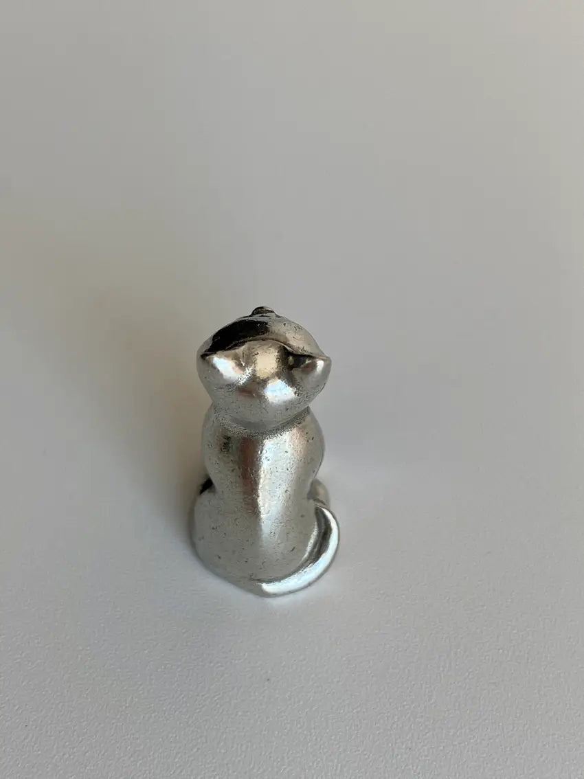 CAT NETSUKE IN SOLID PEWTER