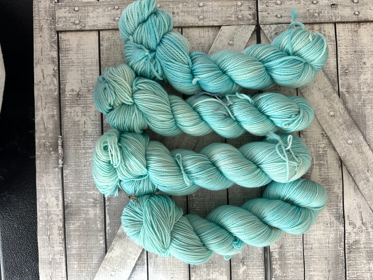 ICE BLUE ROSES, Toad Hollow Yarns