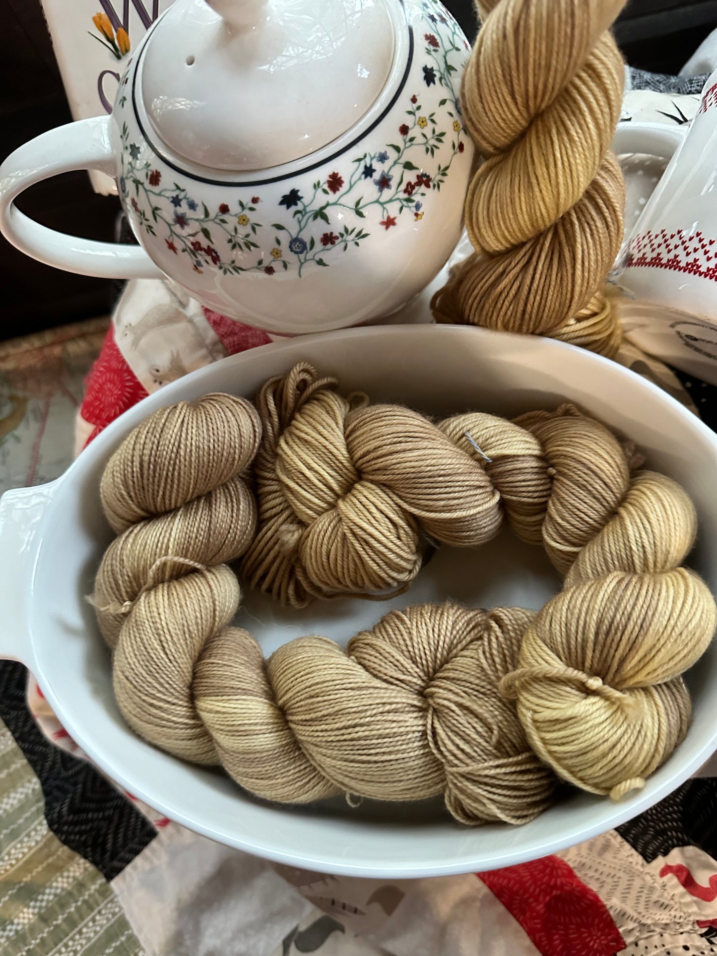 CAFE AU LAIT, Toad Hollow Yarns