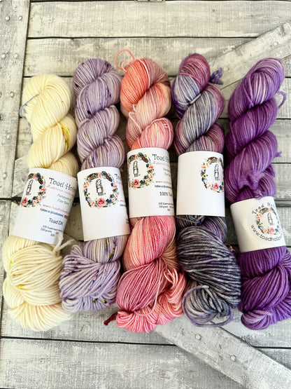 Faded Undulation Kits - for Faded Undulation Shawl by Stephen West, Toad Hollow Yarns