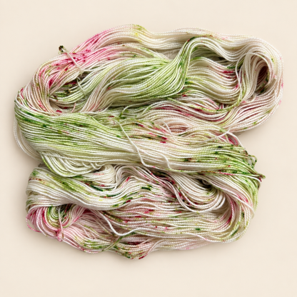 L’été speckled superwash merino yarn in cream, pink and green