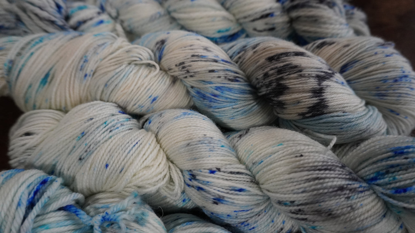 SNOW DAY - Toad Hollow Yarns