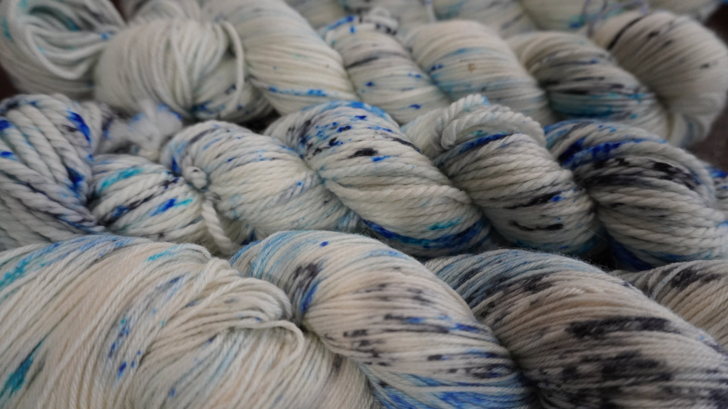 SNOW DAY - Toad Hollow Yarns