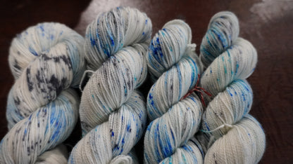 SNOW DAY - Toad Hollow Yarns